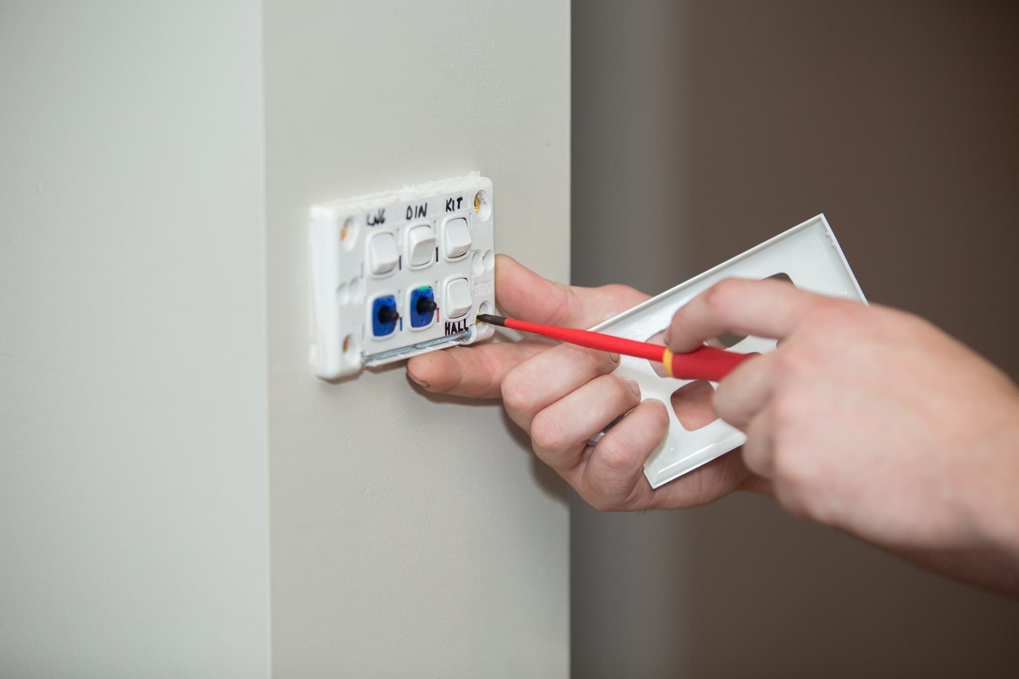 Switchboard repair — Home repairs